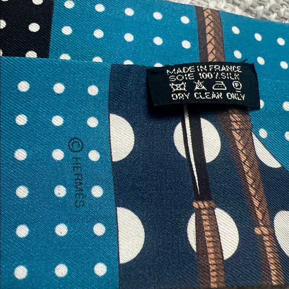 Hermes scarves - Picture 5 of 5